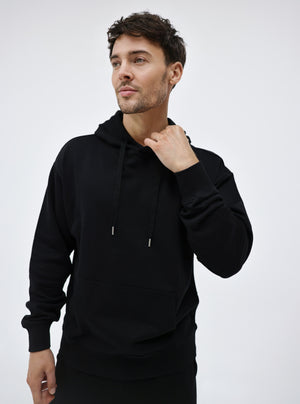 Black|Dylan is 5’11” and wearing a size L